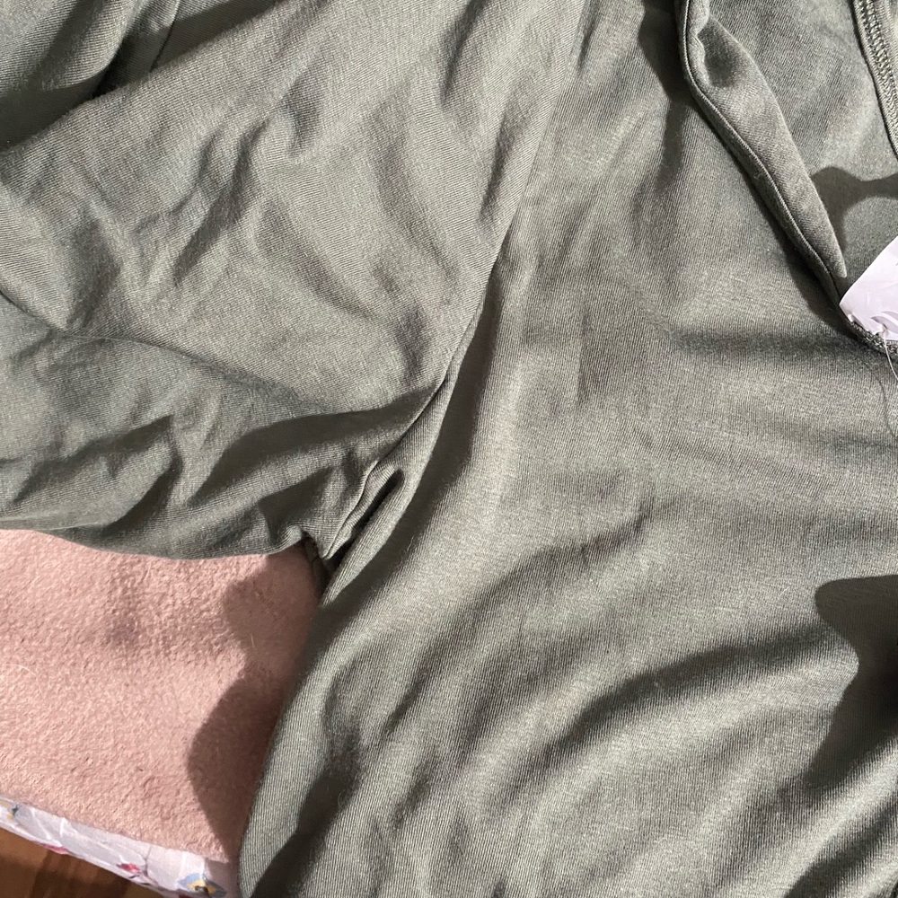 Fabletics Active tops - Picture 5 of 8